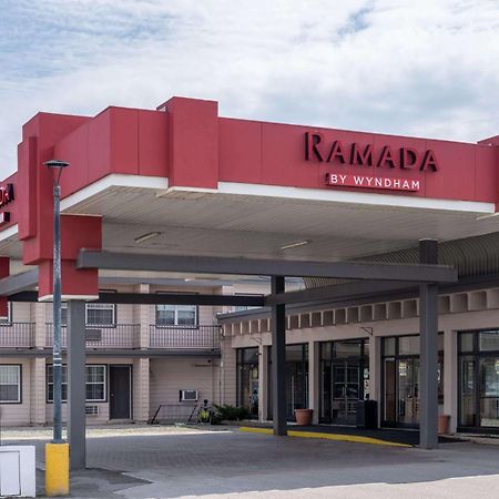 ラマダ バイ ウィンダム サンダー ベイ エアライン ホテル サンダーベイ エクステリア 写真